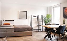 Lightplace • Groessere Gruppen • 4 Einzelzimmer • Boxspring • Smart Tv • Biergarten • Restaurant